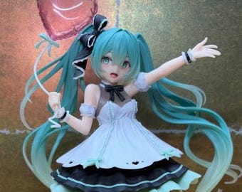 初音ミク　フィギュア　ネオンサイバー　コスモス　リリー　70個 初音ミク フィギュア ネオンサイバー コスモス リリー 70個