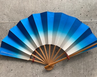 Japanischer Faltfächer - Farbverlauf blau. Jahrgang