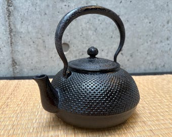34 oz. Cast Iron Japanese Tea Kettle Tetsubin  Vintage Teapot
