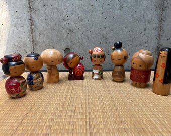 Stara japońska lalka Kokeshi z drewna. Lalka Kokeshi