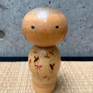 ヴィンテージの日本のこけし木製人形。こけし人形