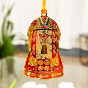 Korean Traditional Design Bookmark | Queen’s Hanbok | Gold-plated | Royal Wedding Bride&#39;s Outfit | Gift | Party Favor | Wedding Gift