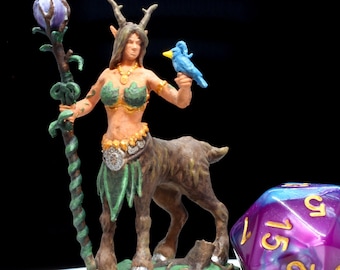 Modèle miniature centaure femelle, impression 3D en résine.  Disponible imprimé, apprêté ou peint !