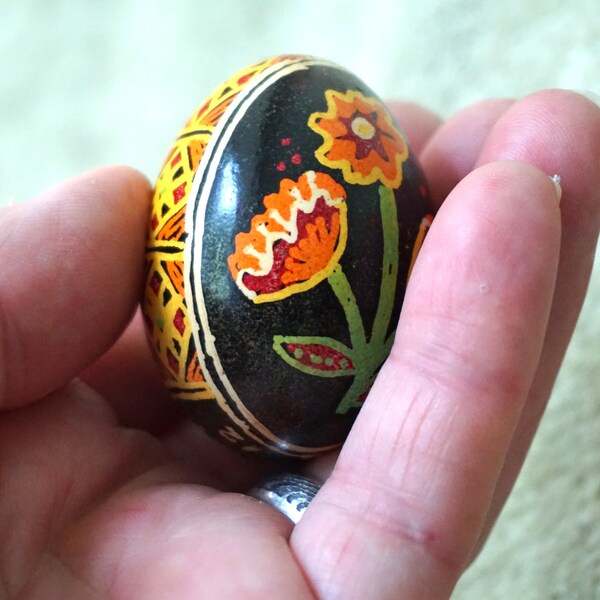 Traditional Ukrainian-style Batik Banty Chicken Egg / Pysanka / Pysanki / Pysanky / Wax Resist / Easter Egg