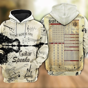 以下が含まれることがあります： ギターのグラフィックと「Where words fail, guitar speaks」というテキストが書かれたベージュのパーカー。パーカーの背面にはギターコードチャートが描かれています。