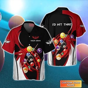 Peut inclure: Une chemise à manches courtes à boutons rouge, noire et blanche avec un motif de boules de billard. La chemise porte le texte "I'd hit that" au dos et "Your Name" à l'avant.