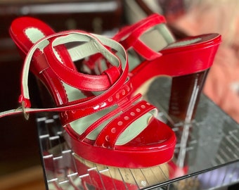 SportMax kersenrood enkelbandje platform houten hakken ontwerper