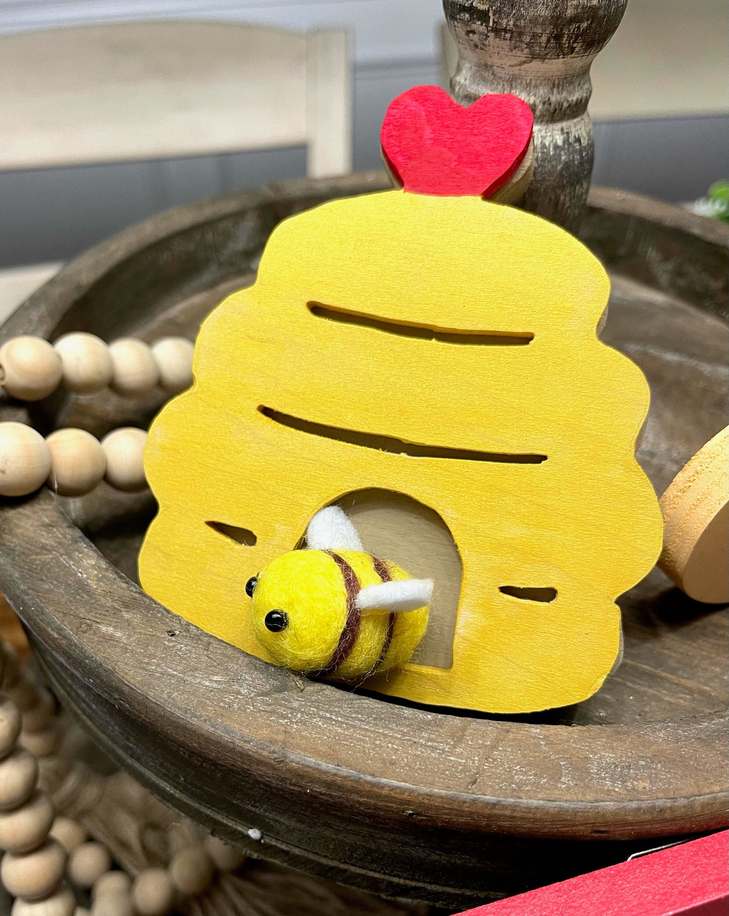 Mini Beehive Shelf Sitter Bumblebee Pom Pom Decoración de Etsy