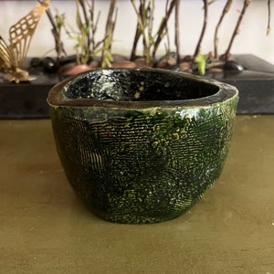 Vintage Pottery Planter/ Vintage Planter/ Pottery / Minimalist / Old World /Antique / Handmade/ Vintage Bowl /Collectible /Garden/ Crude
