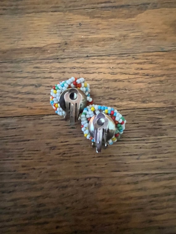 Vintage Seed Bead Clip On Earrings / Clips / Vint… - image 2