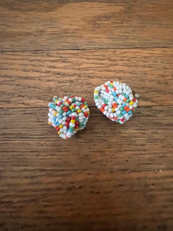 Vintage Seed Bead Clip On Earrings / Clips / Vint… - image 1