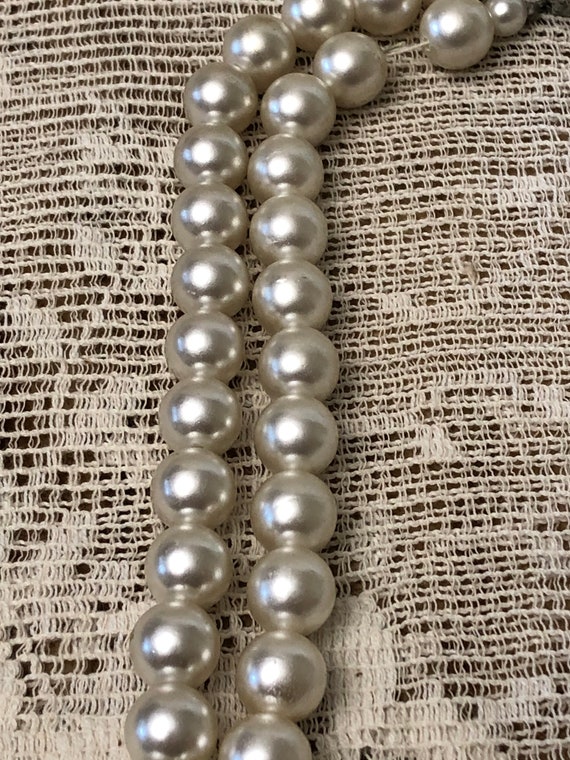 Vintage Faux Pearl Necklace - image 4