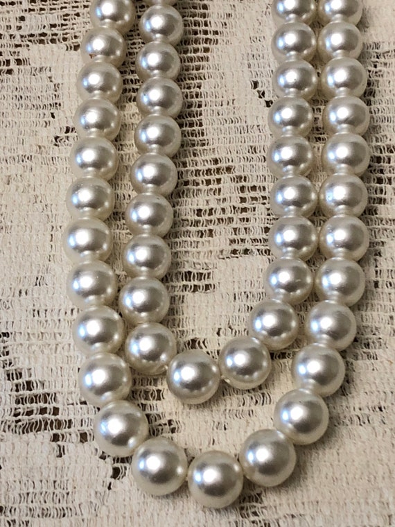 Vintage Faux Pearl Necklace - image 3