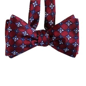 Pajarita de seda para hombre - Pétalos azules - Pajarita floral geométrica - Hecha a mano con seda de alta calidad - Única - para atar