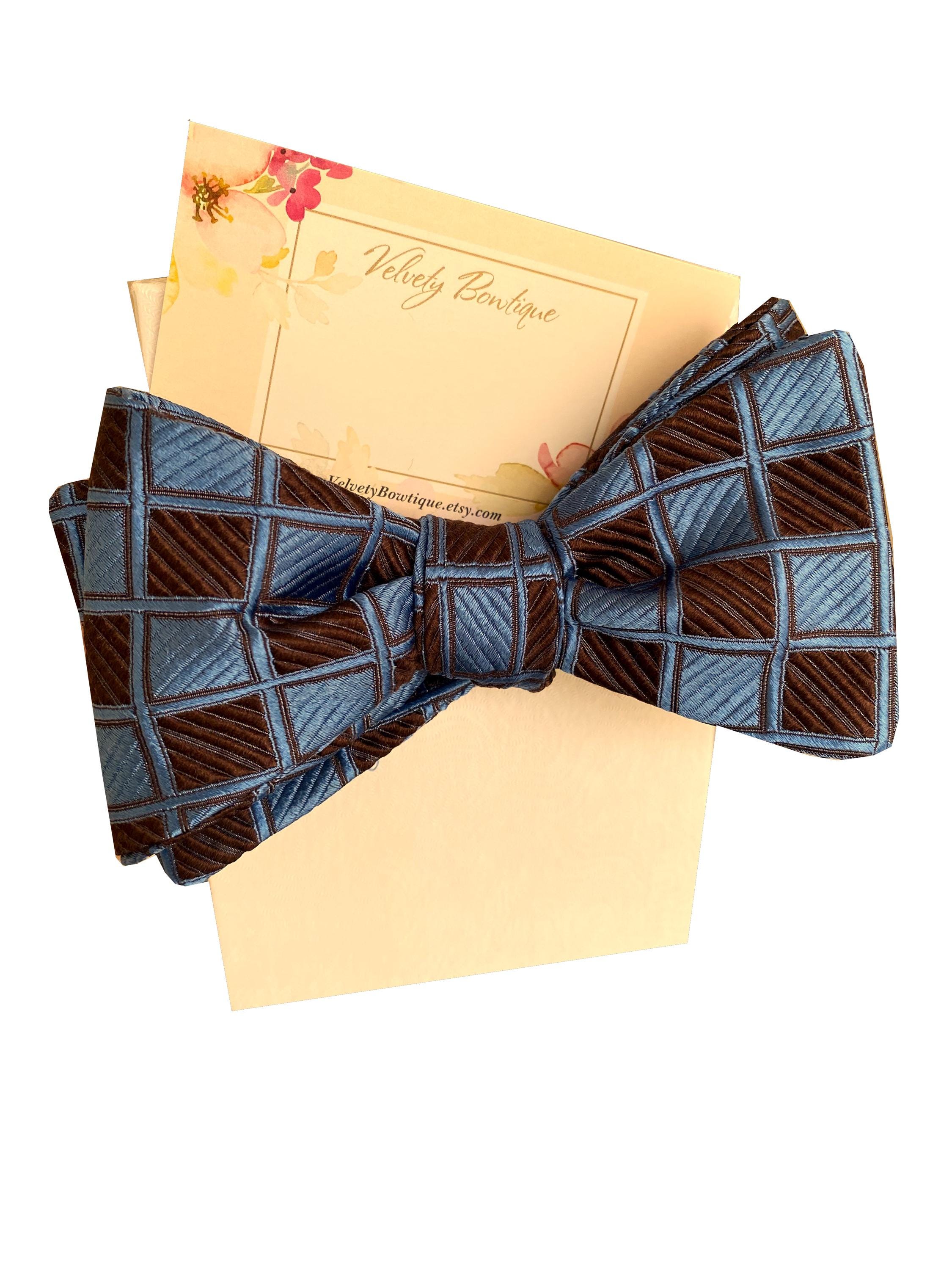 男性用シルク蝶ネクタイ - チェッカーボード - ブルー＆ブラウンの蝶