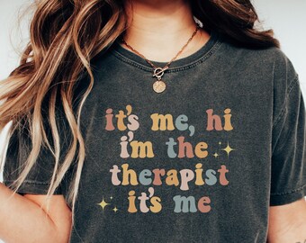 It's Me Hi I'm The Therapist It's Me Shirt- Therapist Gift- Funny Therapist Shirt- Therapist's Version- Therapist Appreciation Gift- LMFT