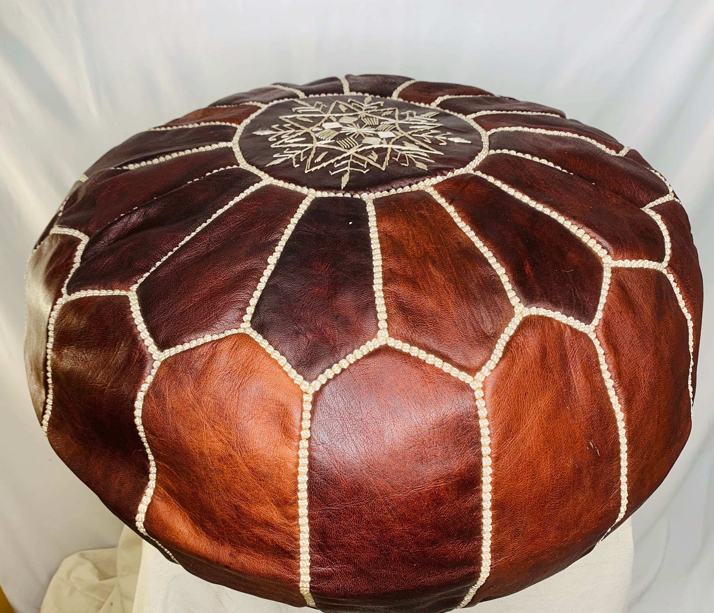 Pouf en cuir foncé marocain Etsy
