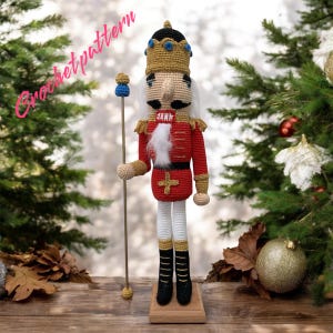 Crochet Pattern Classic Nutcracker (English, Dutch and German)