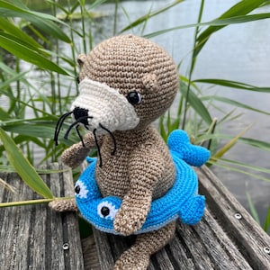 Crochet pattern - Otto Otter (English and Dutch)