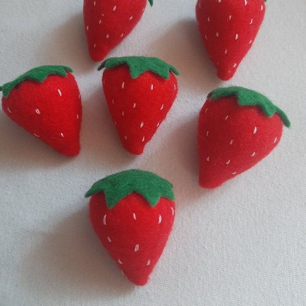 Erdbeeren aus Filz für die Puppenküche oder den Kaufmannsladen- 6 Stck. Zubehör für die Puppenküche, Lebensmittel aus Filz, Spielzeug