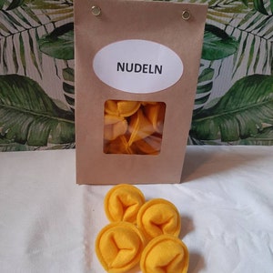 Nudeln Tortellini aus Filz für die Puppenküche oder den Kaufmannsladen, 1Packung mit 10 Tortellini aus Filz, Zubehör für die Puppenküche Bild 8