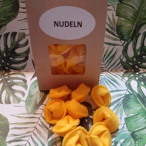 Nudeln Tortellini aus Filz für die Puppenküche oder den Kaufmannsladen, 1Packung mit 10 Tortellini aus Filz, Zubehör für die Puppenküche Bild 4