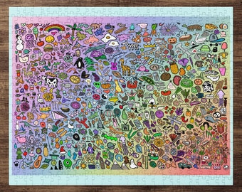 Op de afbeelding: Een kleurrijke legpuzzel met tal van handgetekende illustraties. Het ontwerp bevat diverse objecten en karakters, zoals voedsel, dieren en bezienswaardigheden, tegen een regenboogkleurige achtergrond.