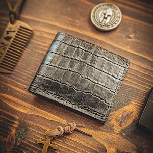 Billetera de cuero para hombre hecha a mano con relieve negro, billetera para hombre, billetera con bolsillo frontal, billetera minimalista plegable, regalo de cuero de lujo