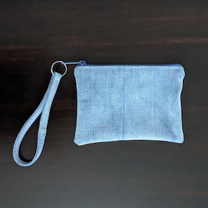 Muñequera de mezclilla reciclada personalizada / Cartera con cremallera de mezclilla