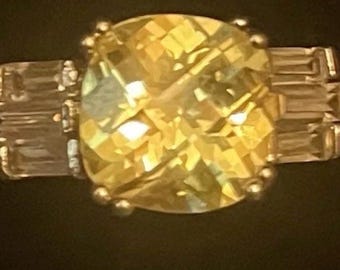 Avon Vintage NV Ladies Ring Silver Tone Costume Jewelry Size 9