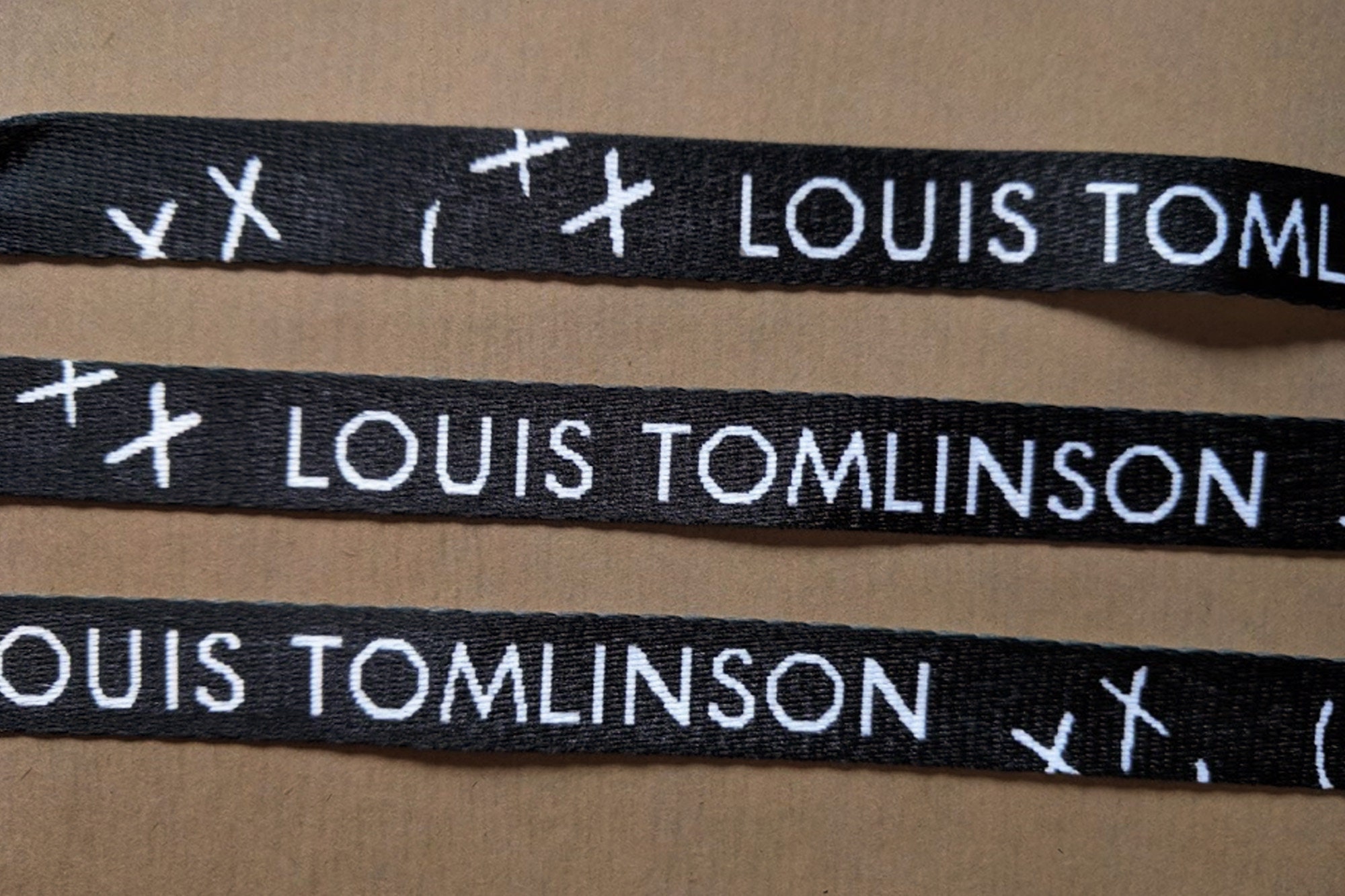 Louis Tomlinson Smiley Wristband 