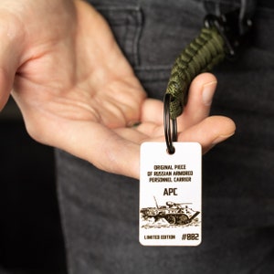Paracord-sleutelhanger voor mannen, Oekraïense oorlogstrofee, militair cadeau voor veteraan, gerecyclede Russische tanksleutelhanger, stuk Russische vernietigde tank