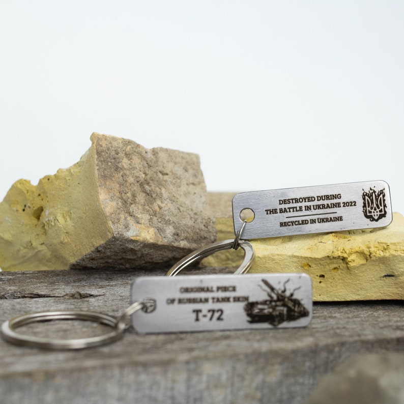 Ukraine keychain made from piece of destroyed russian tank, Military gift for veteran, Key fob for men zdjęcie 8