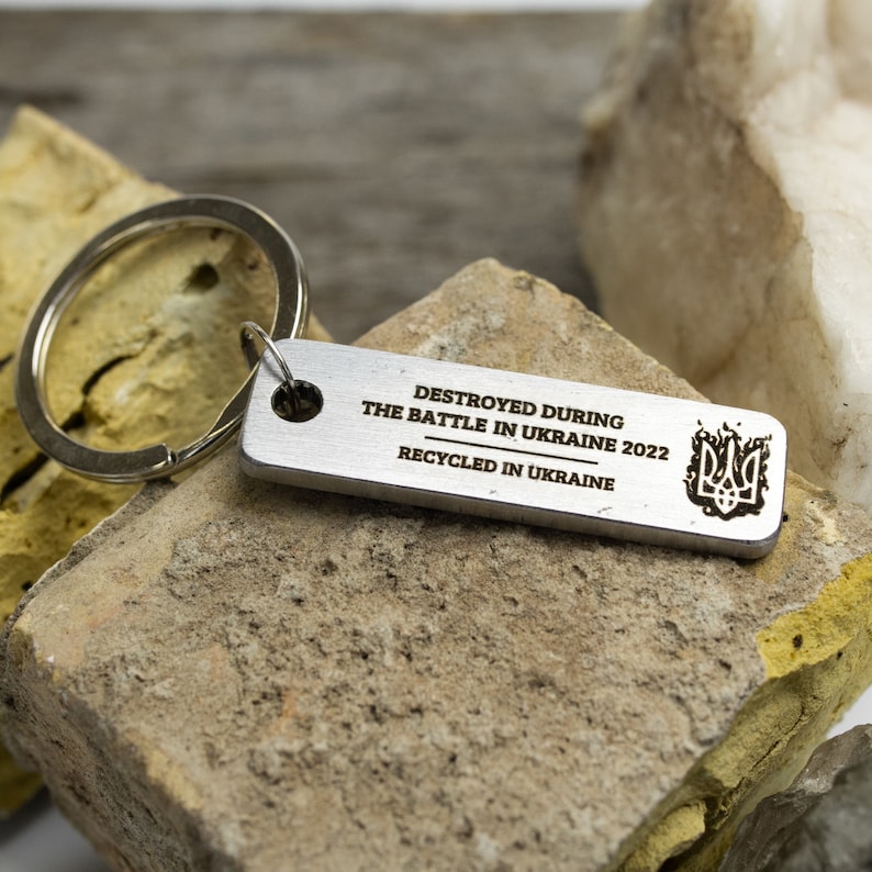 Ukraine keychain made from piece of destroyed russian tank, Military gift for veteran, Key fob for men zdjęcie 5