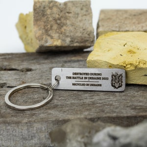 Ukraine keychain made from piece of destroyed russian tank, Military gift for veteran, Key fob for men zdjęcie 9