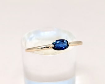 14k Gold Saphir Ring, Oval Stapelring, September Geburtsstein