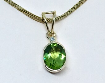 18k Gold Peridot Pendant with Diamond Accent, August Birthstone