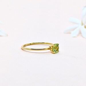 14k Gold Peridot Ring Stackable Gold Ring Dainty Ring Minimalist Daily Ring Peridot Gold Ring August Birthstone Engagement Ring Gift For Her zdjęcie 6