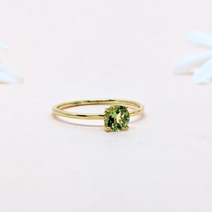 14k Gold Peridot Ring Stackable Gold Ring Dainty Ring Minimalist Daily Ring Peridot Gold Ring August Birthstone Engagement Ring Gift For Her zdjęcie 4