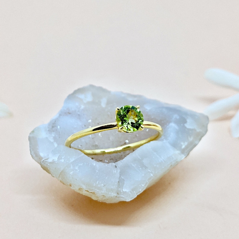 14k Gold Peridot Ring Stackable Gold Ring Dainty Ring Minimalist Daily Ring Peridot Gold Ring August Birthstone Engagement Ring Gift For Her zdjęcie 2