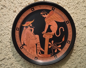 Griechische Keramik, handgefertigte Replik, Wandteller mit roter Figur, Ödipus und die Sphinx