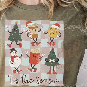 Tis The Season Png, Retro projekt koszulki świątecznej, Groovy Retro sublimacja świąteczna, sprawdź tło Boże Narodzenie png, Modna koszulka świąteczna