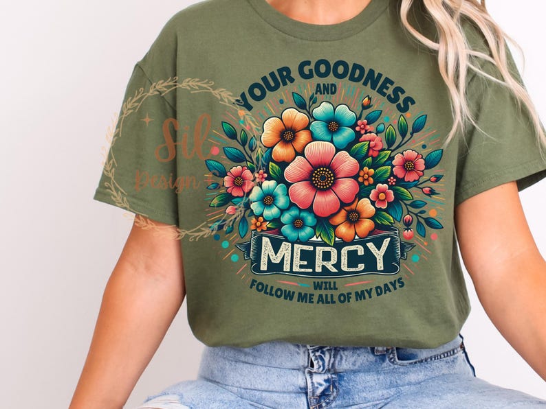 Puede incluir: Una camiseta verde con un dise&ntilde;o floral y el texto "Your Goodness and Mercy Will Follow Me All of My Days".