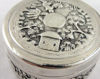 Antique Indian Silver screw top box 72.12g Xmas 1900