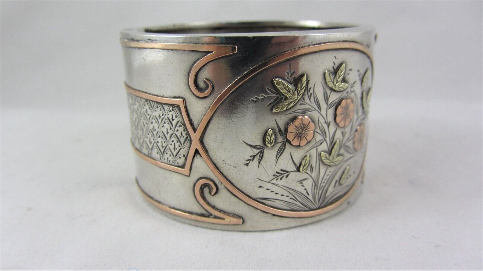 スターリングシルバーのナプキンリング：アンティークゴールドの象嵌花