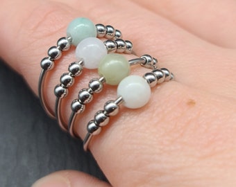 Anti Stress Ring, Ring mit Perle von weißgrau bis grüngrau, Perlenring, Anxiety Ring with bead