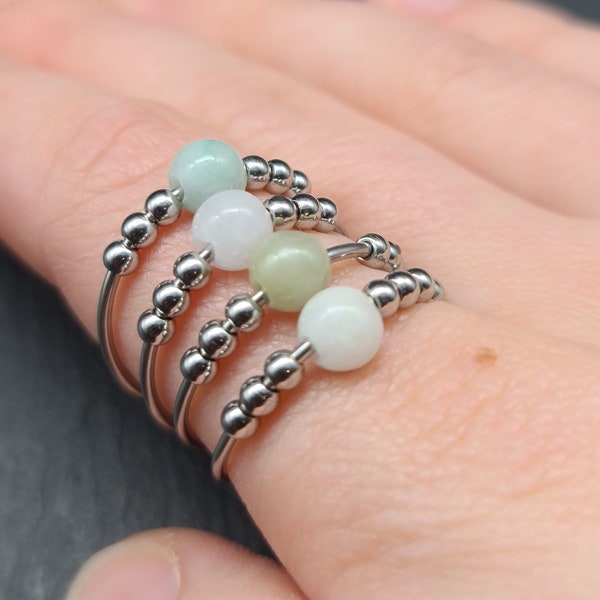 Anti Stress Ring, Ring mit Perle von weißgrau bis grüngrau, Perlenring, Anxiety Ring with bead