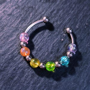 Anti-Stress-Ring Kalea mit Regenbogenperlen • Verstellbarer Fidget Ring für Alltag, Schule, Büro • Geschenk für Jugendliche - Erwachsene