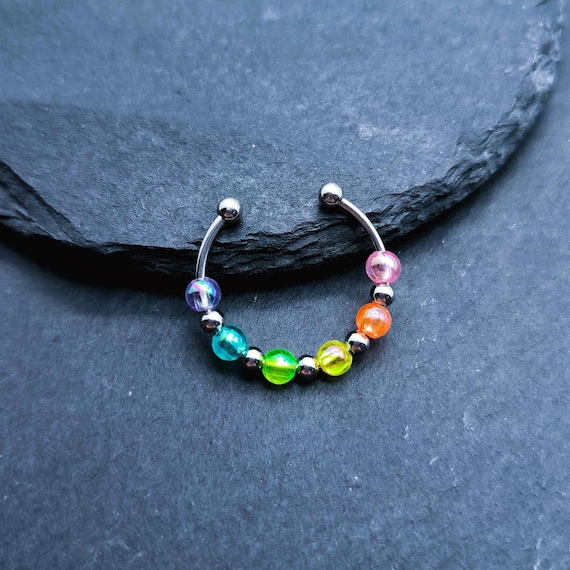 Bunter Fidget Ring mit Regenbogenperlen – verstellbarer Spiel- & Beschäftigungsring für Alltag oder Schule | Konfirmationsgeschenk | Kalea