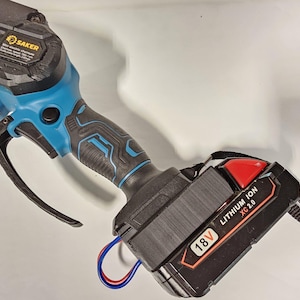 Adapt Saker Chain Saw to use Milwaukee li-ion batteries